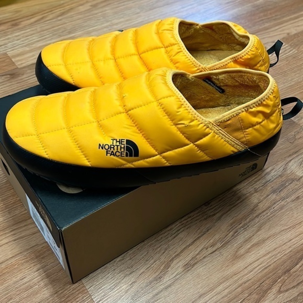Northface men’s Puffer Sneakers 🔥